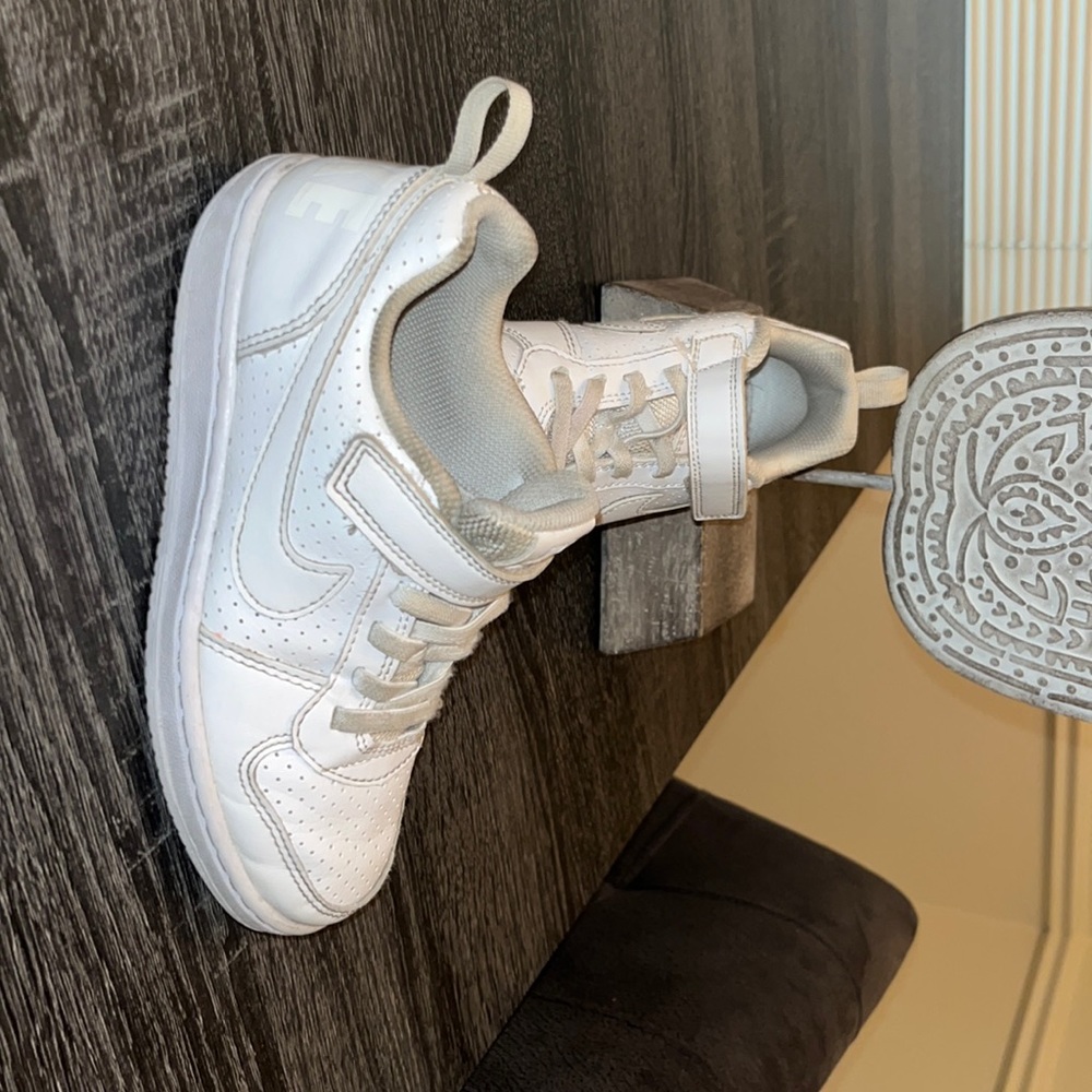 ALL WHITE NIKES